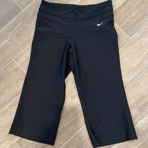 Nike Pants - NIKE DRY FIT WIDE CAPRI WORKOUT PANTS ❤️